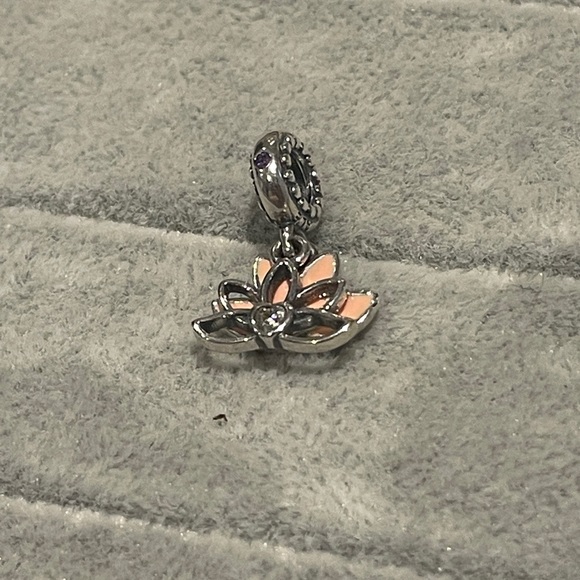 Lotus Flower Charm - Picture 1 of 2